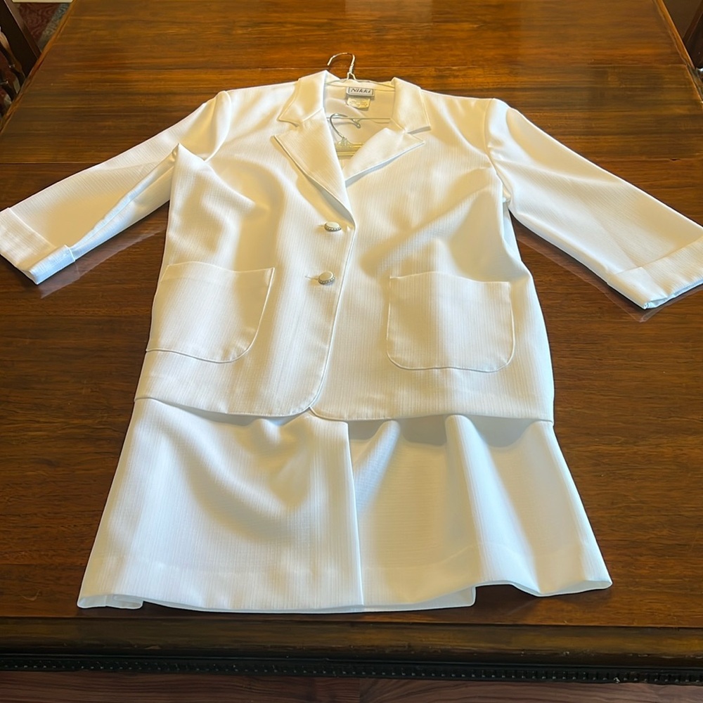 Nikki white skirt set size 12
